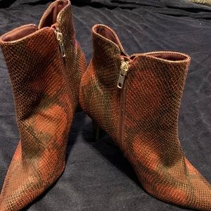 🔥 Faux Snake Skin Booties